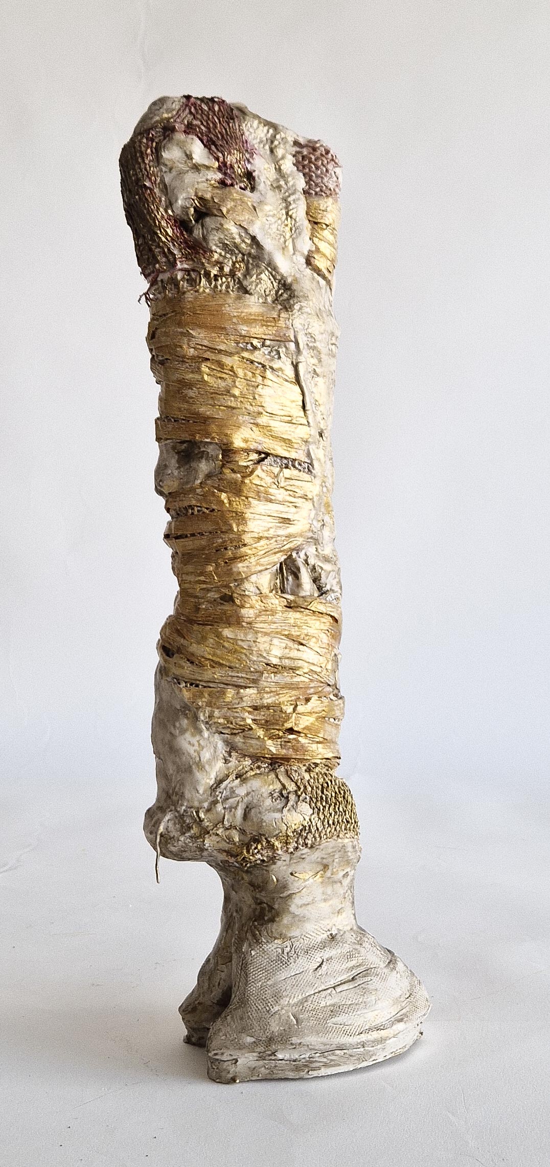Aude Borromee, clay, céramique, terre, care, soin, équitation, horse riding, textile, rope, corde